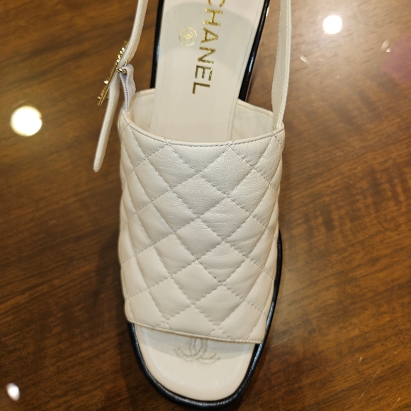 Chanel sneak peak - Picture 1 of 3